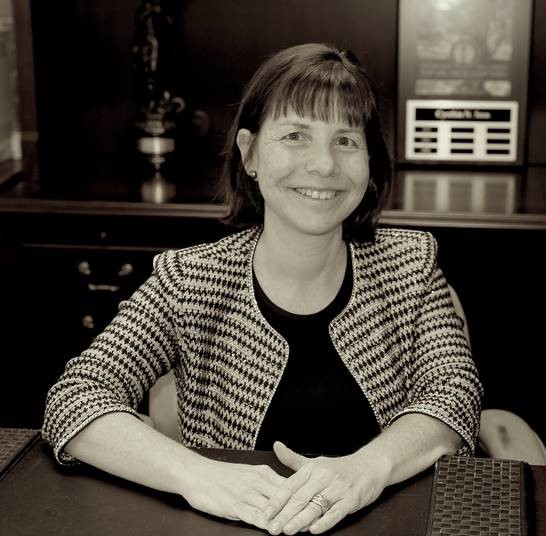 Picture of Mediator Cynthia Sass sitting at her desk MEDIATION